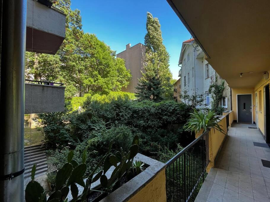 Renovated Stylish Flat At The Castle&Metro Budapeste Exterior foto